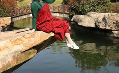 在逃生游戏里挨C